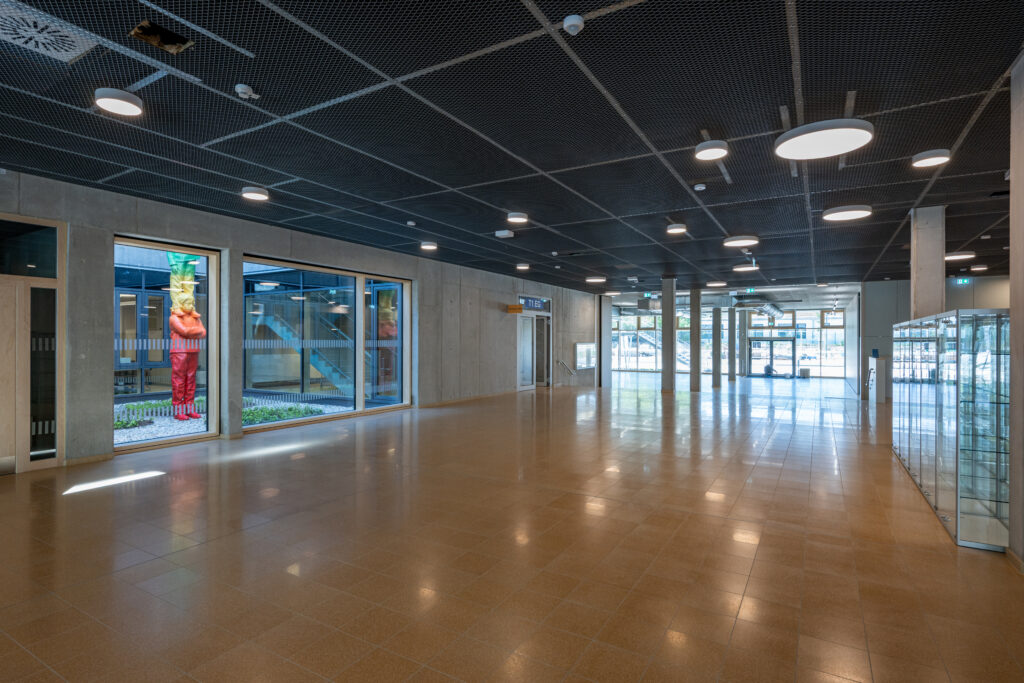 HOWOGE Bau-Erich-Kästner -Gymnasium,Erich-Kästner Straße 52, 12619 Berlin-Marzahn-Hellersdorf